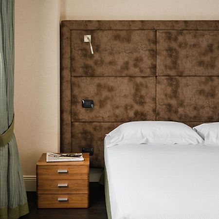 Hotel Cora Carate Brianza Buitenkant foto