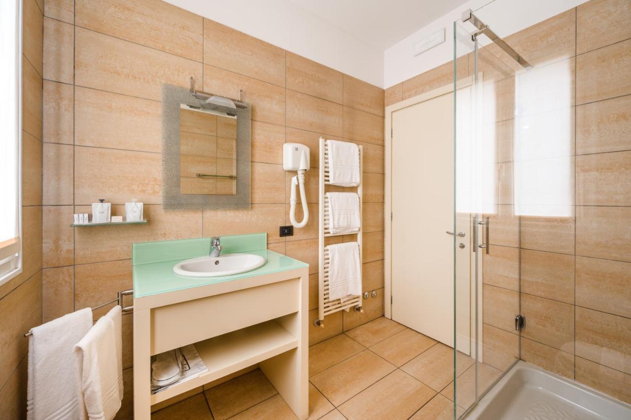 Hotel Cora Carate Brianza Buitenkant foto