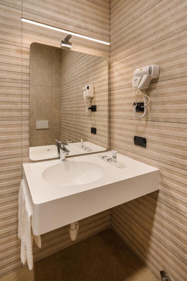 Hotel Cora Carate Brianza Buitenkant foto