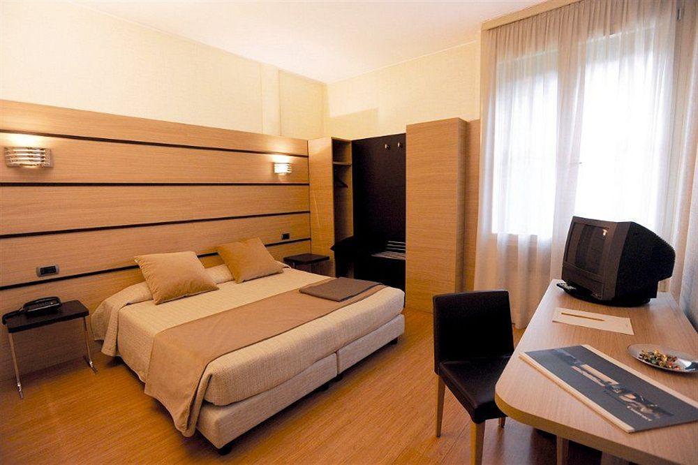 Hotel Cora Carate Brianza Buitenkant foto
