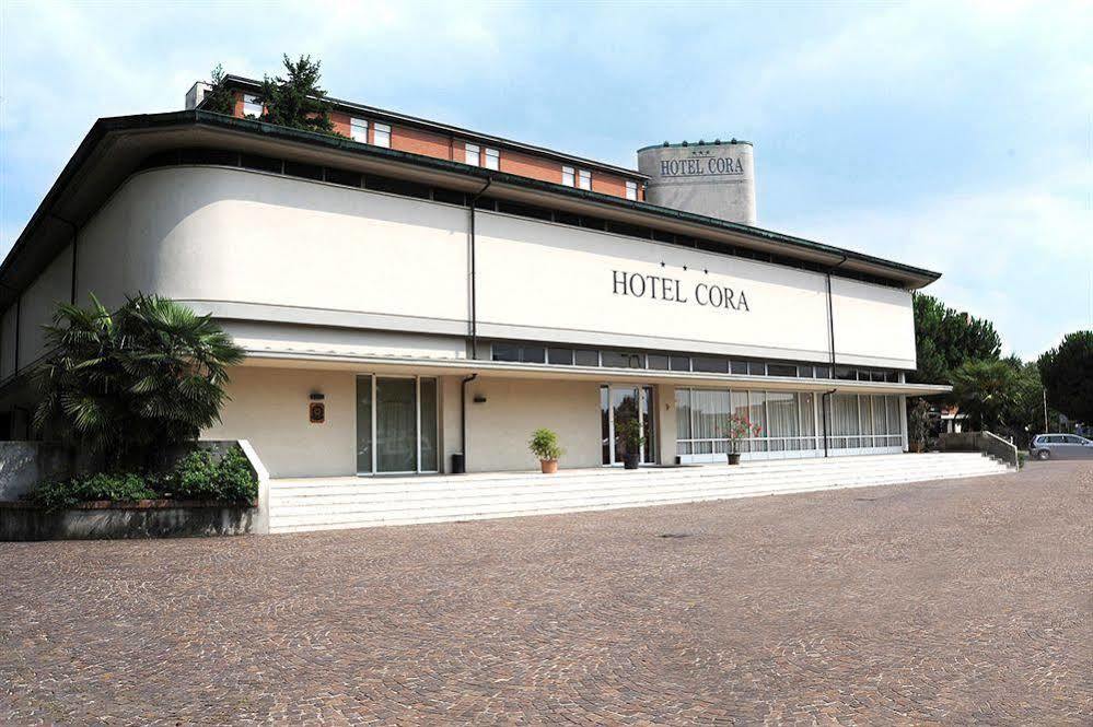 Hotel Cora Carate Brianza Buitenkant foto